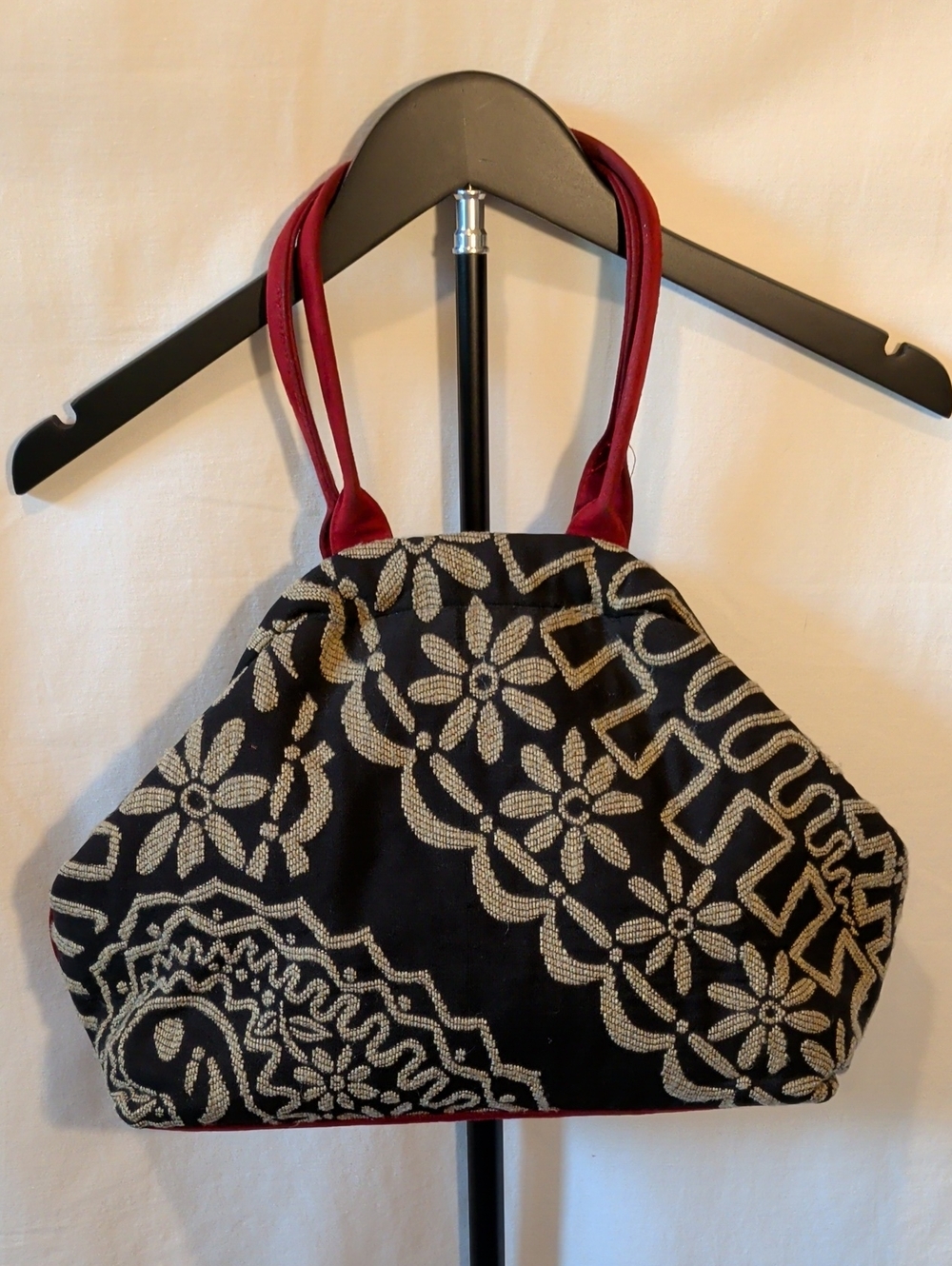 Atenti - The Backstitch Doctors Knitting Bag With Red Sueds Straps